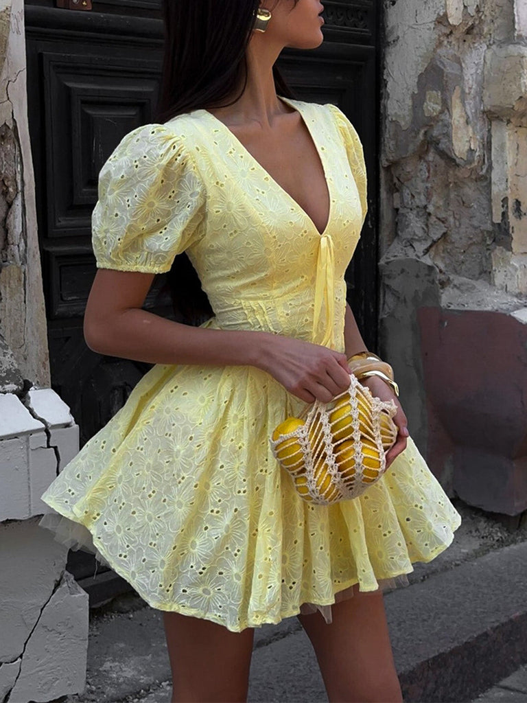 Mini Abito con Maniche a Sbuffo e Scollo a V Ricamato in Cotone Giallo Anni '60 4
