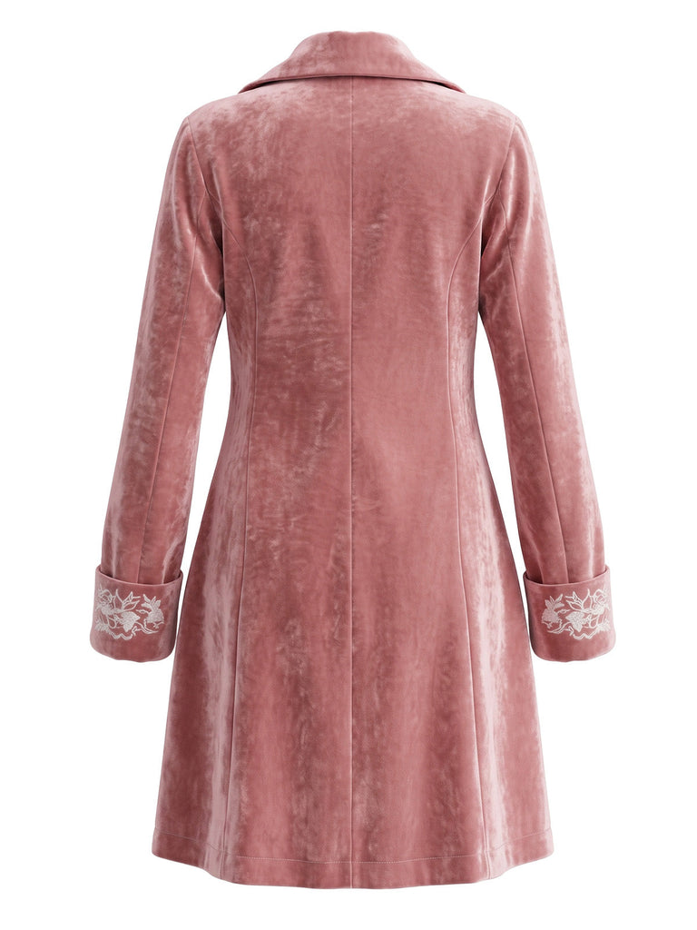 Giacca lunga anni '50 rosa in velluto con revers e fiori ricamati 2
