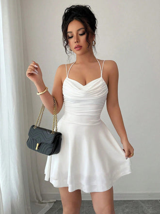 Abito mini anni '60 con scollo drappeggiato e arricciature e spalline doppie
