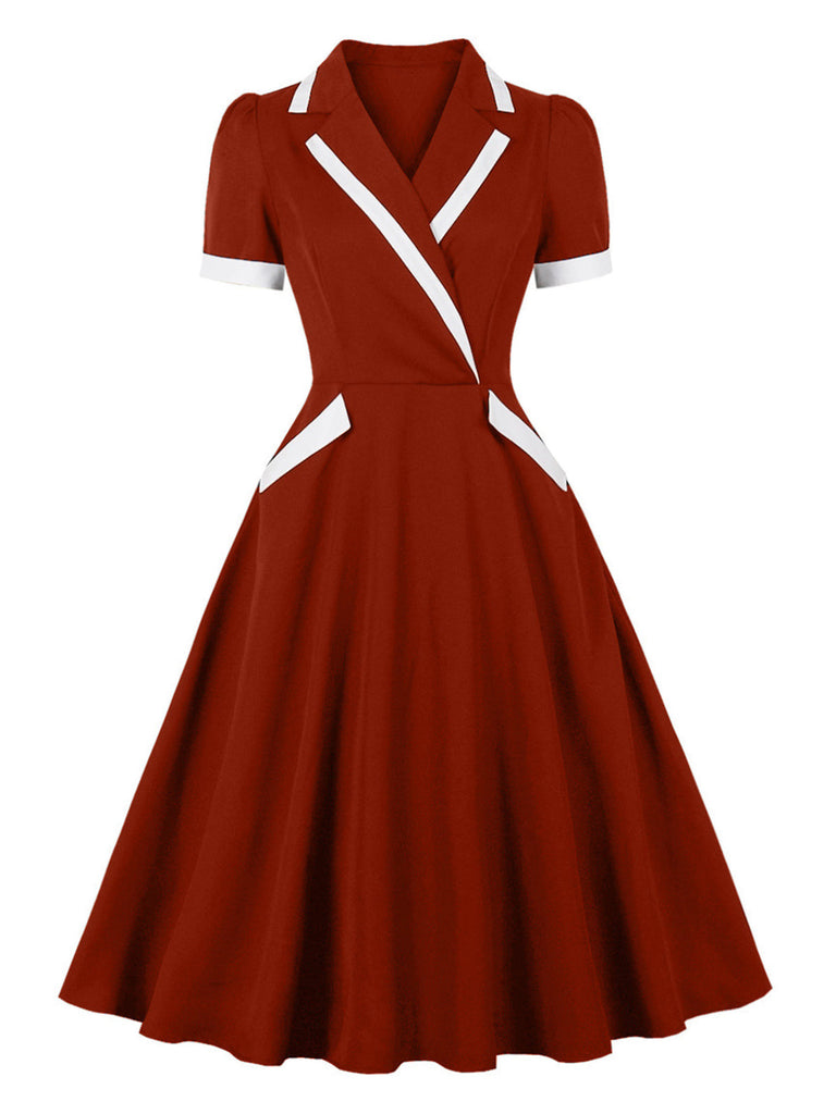 Abito bordeaux con scollo a V sagomato, profili a contrasto e tasche Anni '50