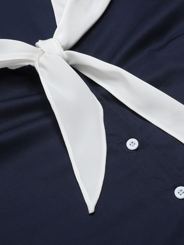 Abito con colletto alla marinara blu scuro e bianco anni '40