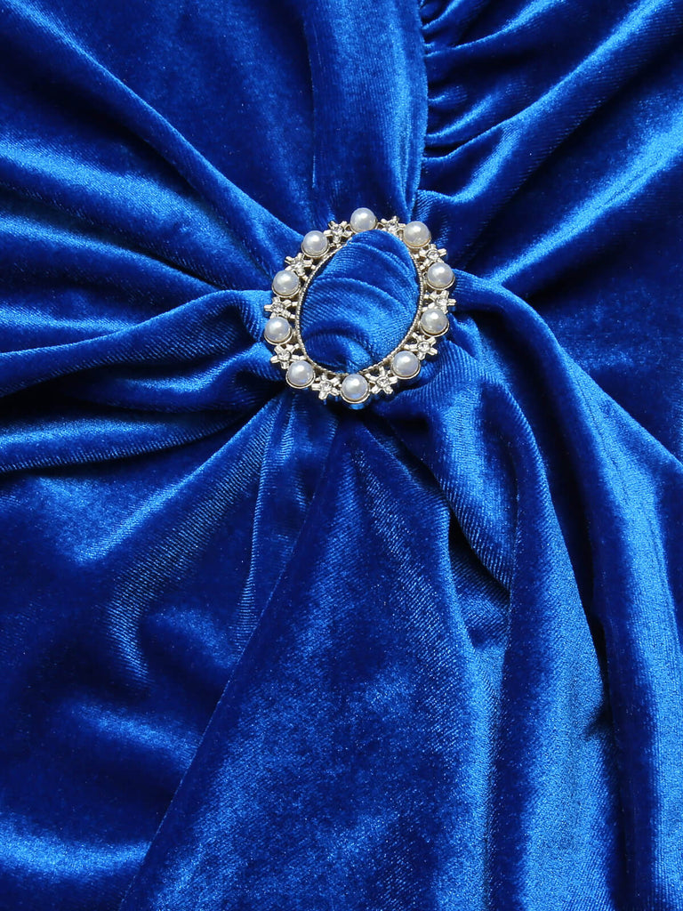 Abito in velluto plissettato con scollo a V blu scuro anni '60