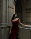 Abito da sirena in velluto con spalline bordeaux anni '30