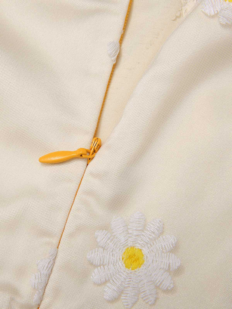 Tuta corta margherita in rete scollo a V giallo anni '50