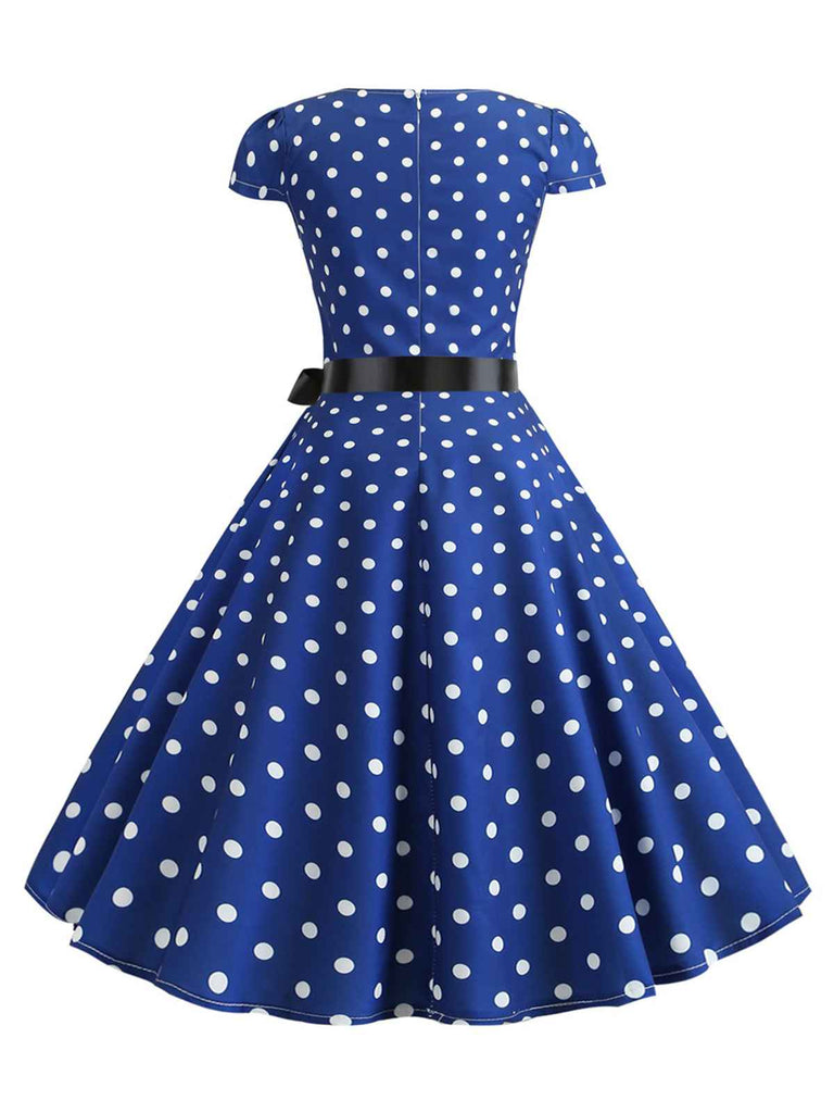 Abito a pois con maniche a cappuccio e cintura anni '50