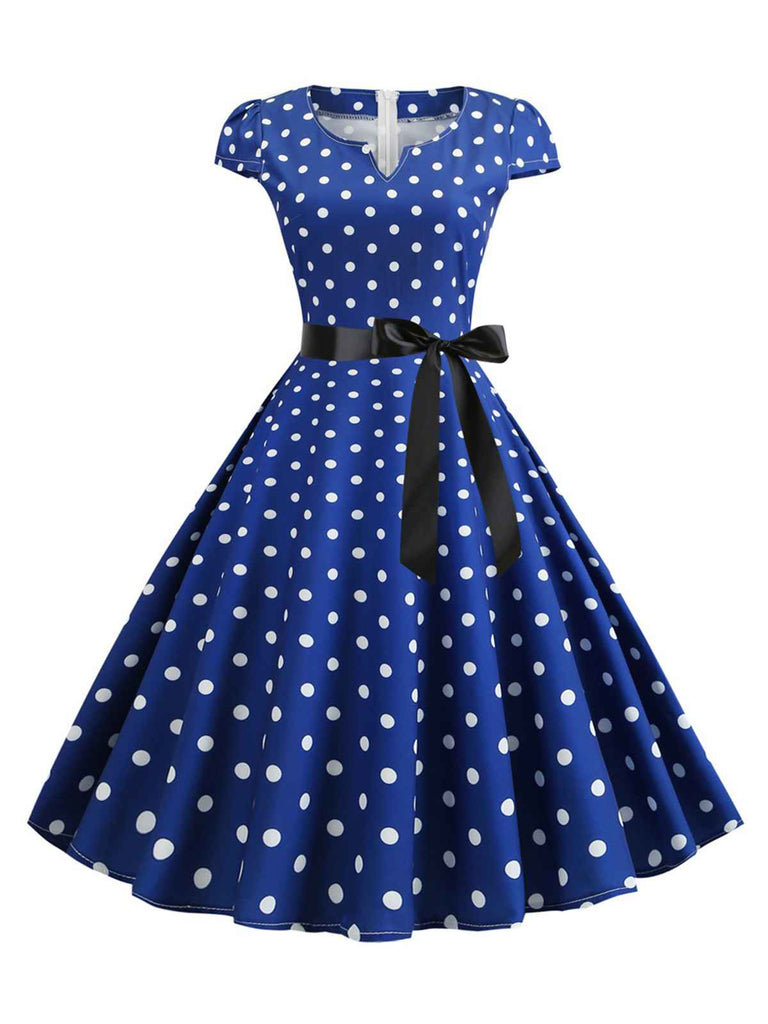 Abito a pois con maniche a cappuccio e cintura anni '50