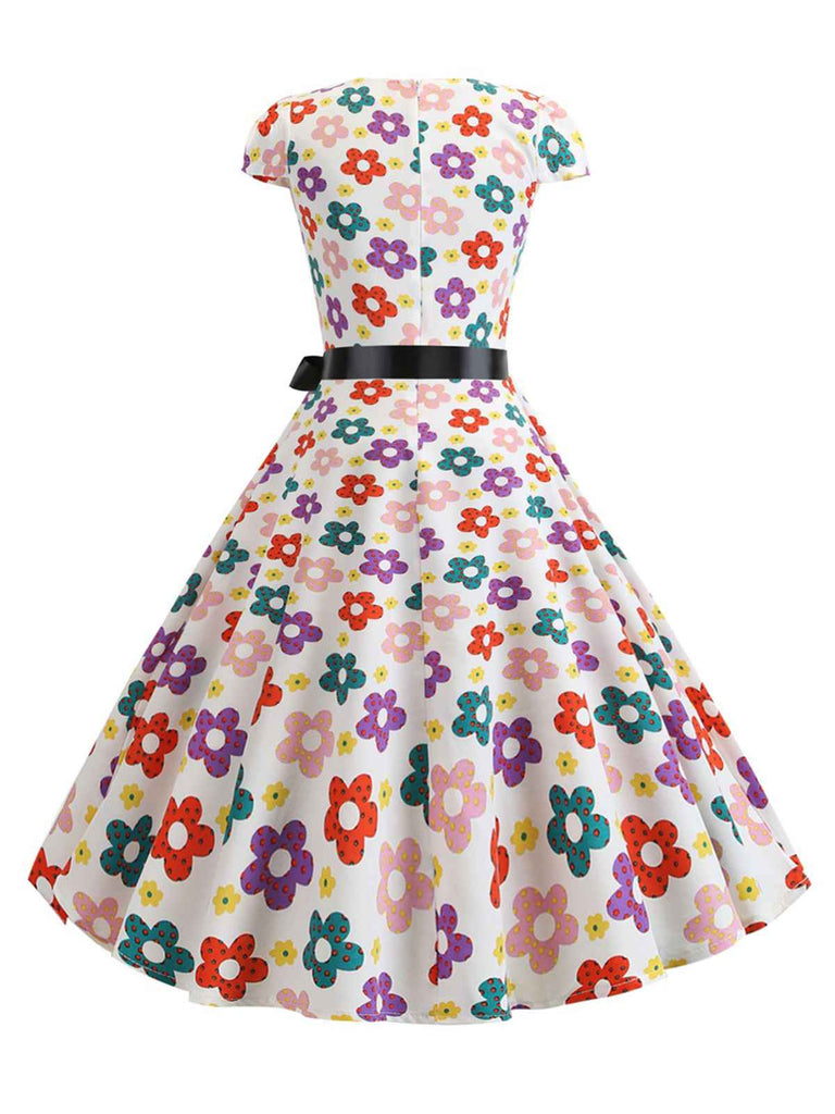 Abito a pois con maniche a cappuccio e cintura anni '50