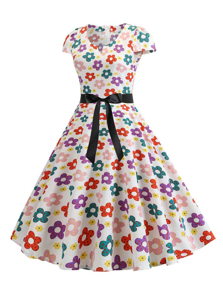Abito a pois con maniche a cappuccio e cintura anni '50