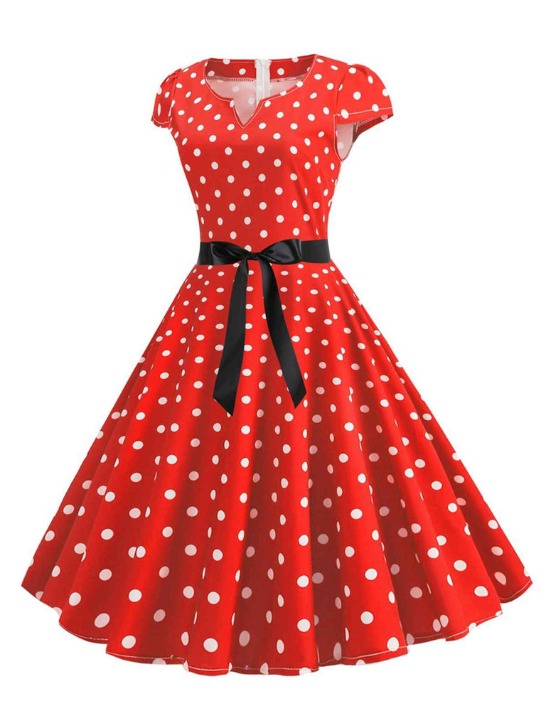 Abito a pois con maniche a cappuccio e cintura anni '50