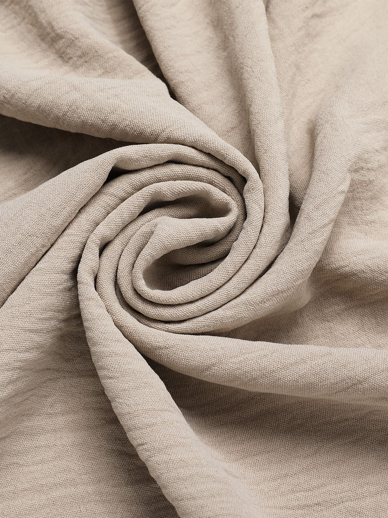 Abito con scollo a V e bottoni beige anni '40