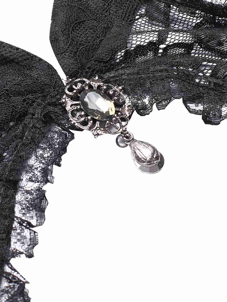 Mantella con maniche a svasatura in pizzo e strass anni '60