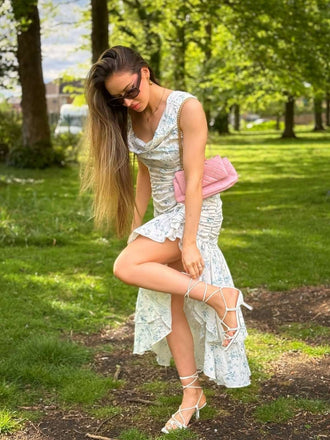 Abito spalle scoperte e volant floreali blu anni '30