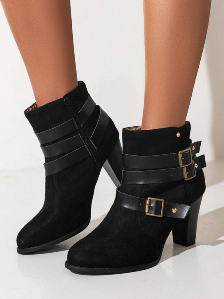 Scarpe con tacco alto in pelle scamosciata con cintura retrò