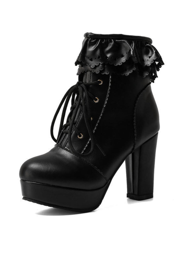 Stivali vintage con tacco alto e lacci arricciati