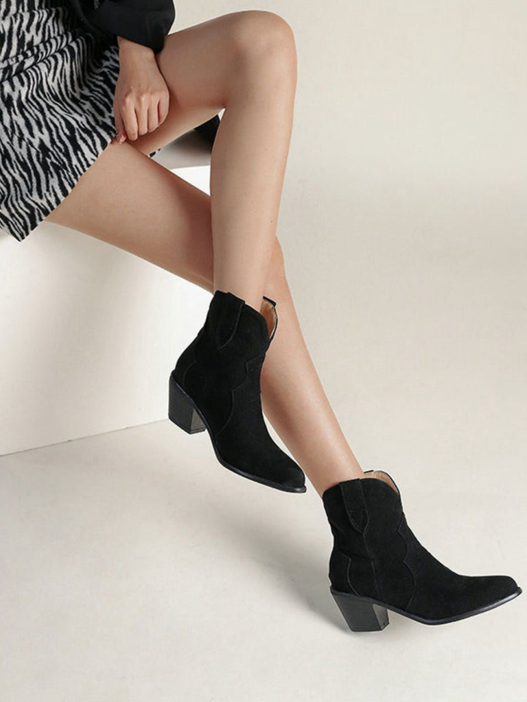 Stivaletti retrò in finta pelle scamosciata a a punta