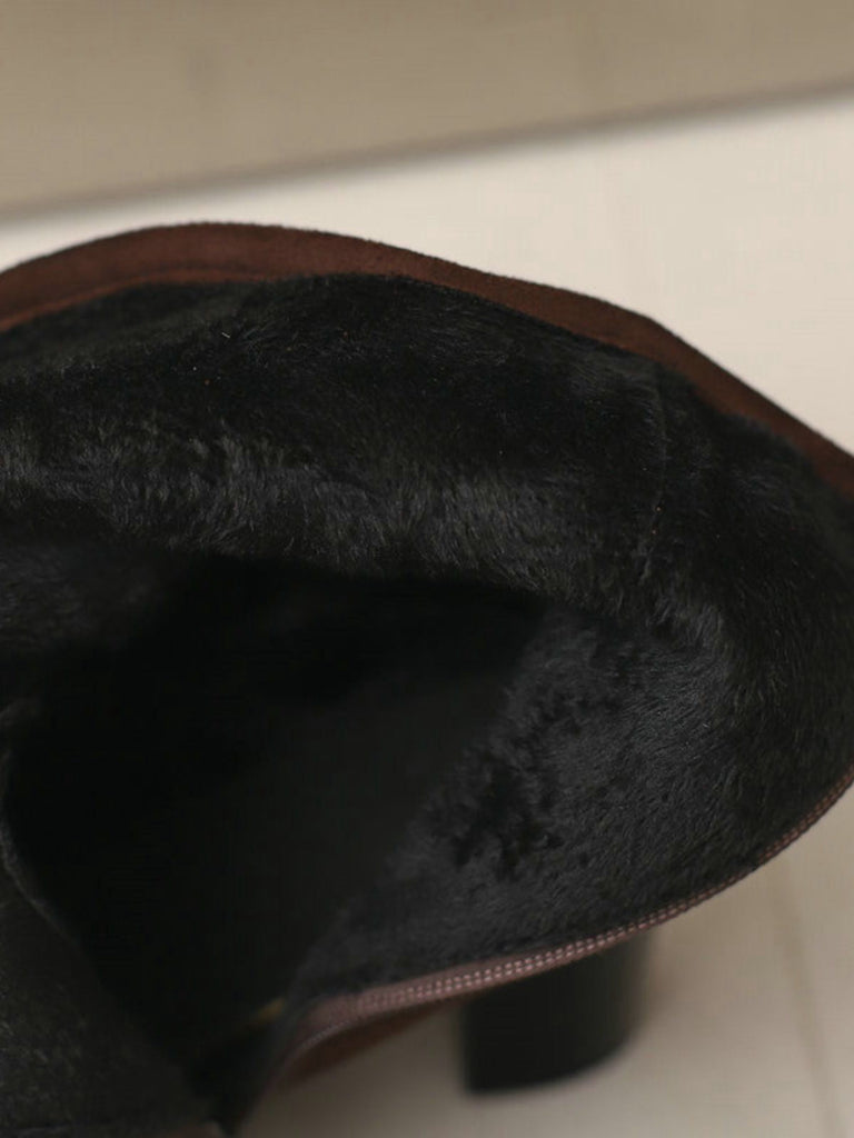 Stivali in pelle scamosciata con fodera e borchie a metà polpaccio