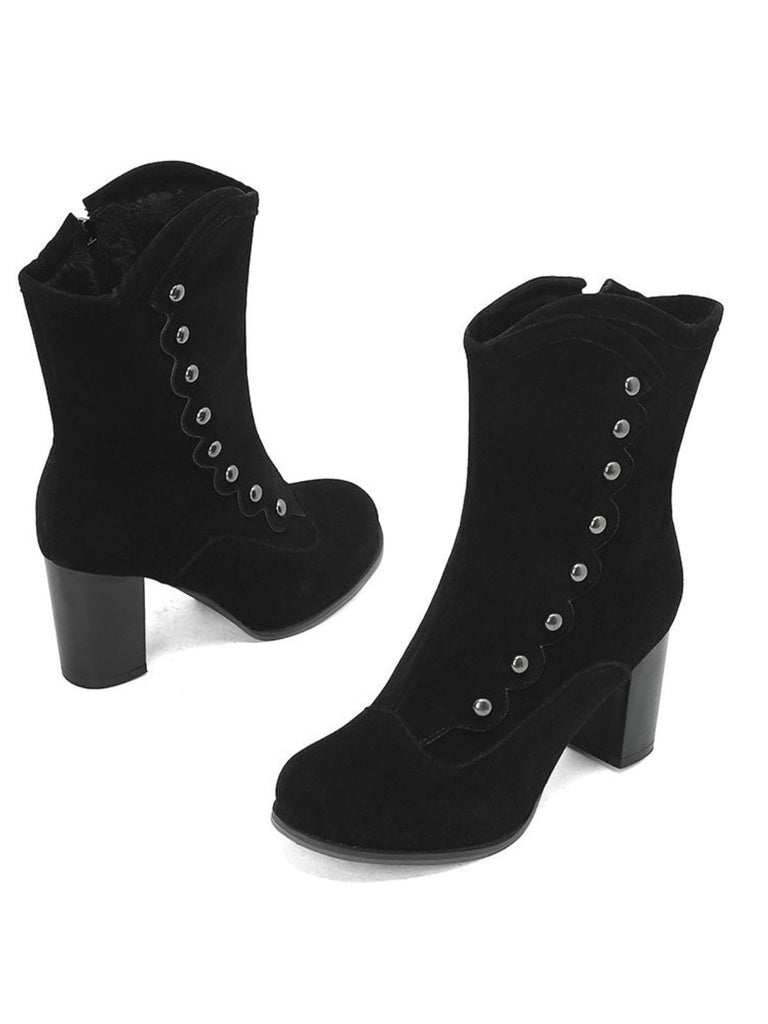 Stivali in pelle scamosciata con fodera e borchie a metà polpaccio