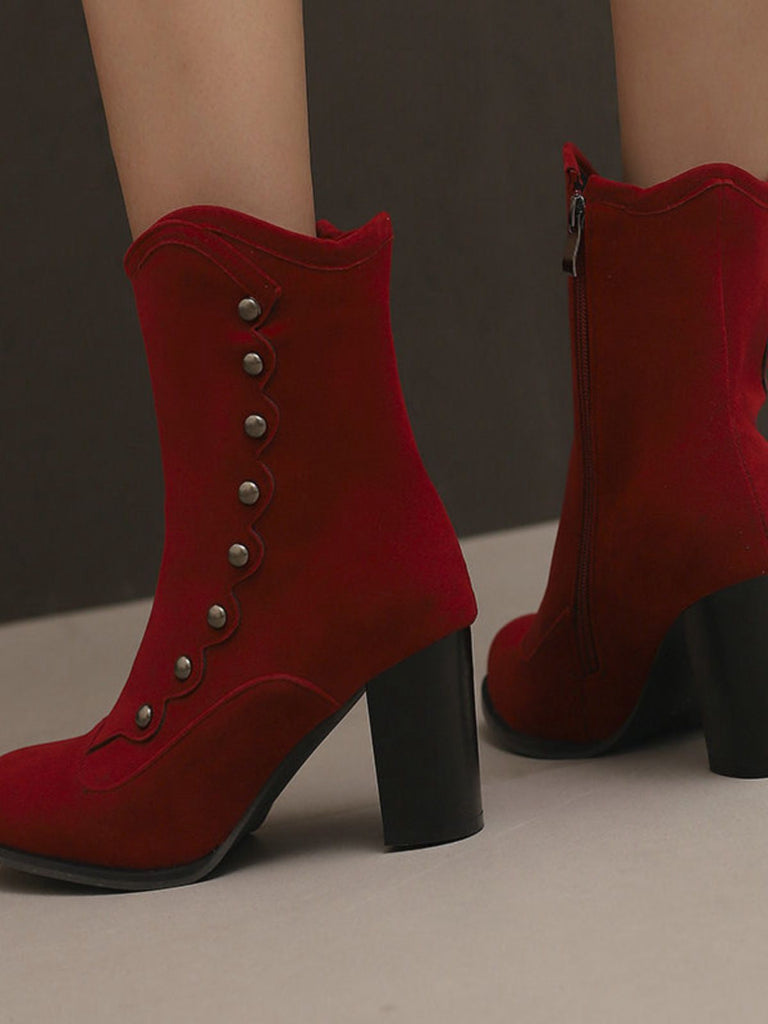 Stivali in pelle scamosciata con fodera e borchie a metà polpaccio