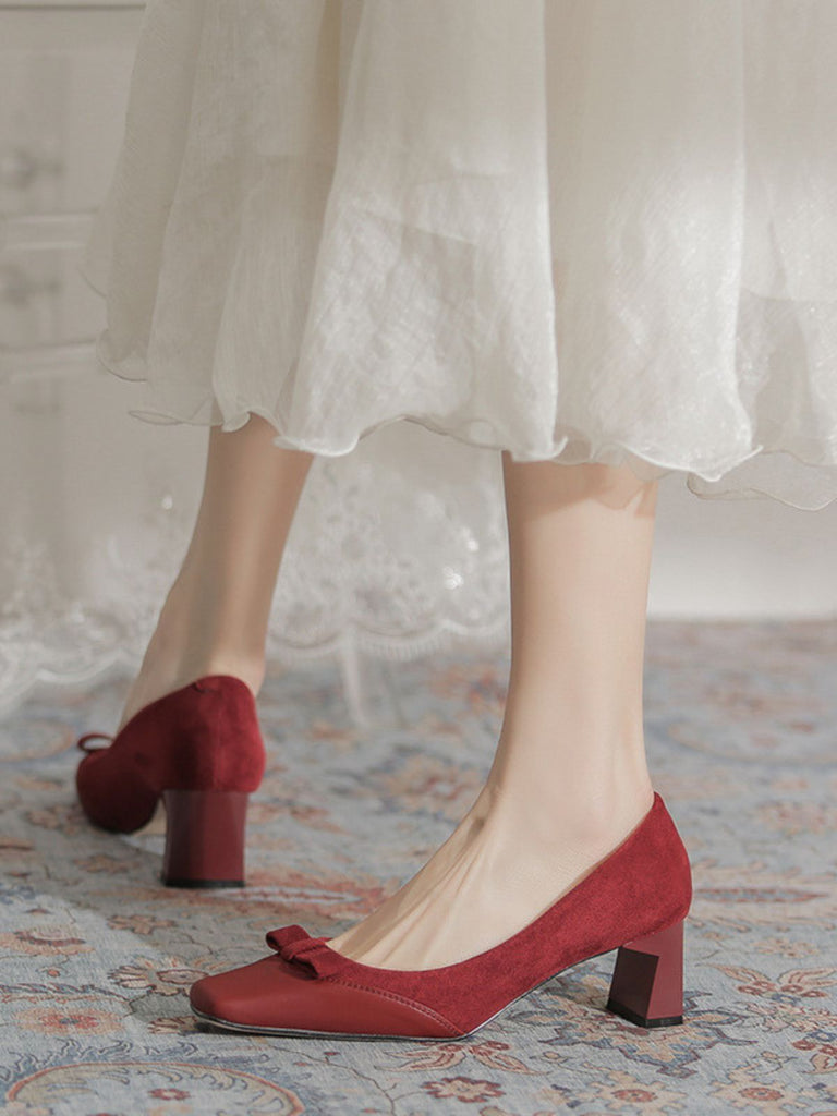Décolleté Bordeaux in Camoscio Sintetico con Punta Quadrata e Fiocco e Tacco Largo 5