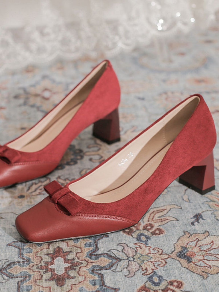 Décolleté Bordeaux in Camoscio Sintetico con Punta Quadrata e Fiocco e Tacco Largo 6