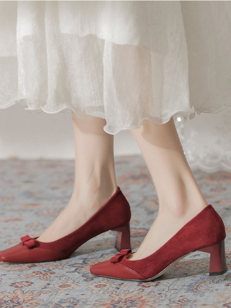 Décolleté Bordeaux in Camoscio Sintetico con Punta Quadrata e Fiocco e Tacco Largo 2