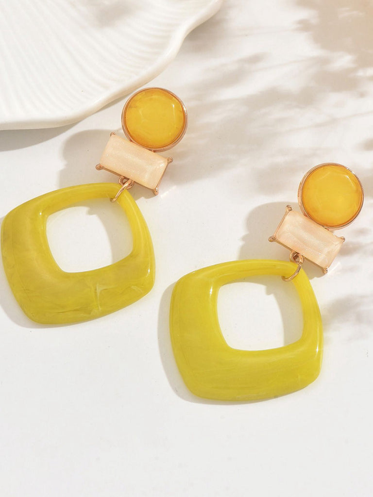 Orecchini in resina di marmo con motivi geometrici esagerati