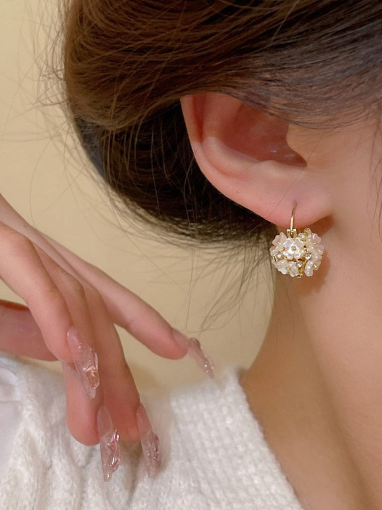 Orecchini Bianchi Vintage con Cristalli a Fiore 4