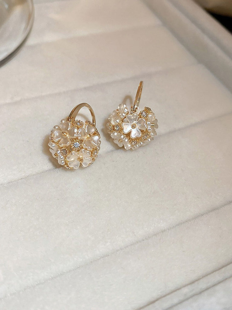 Orecchini Bianchi Vintage con Cristalli a Fiore 5