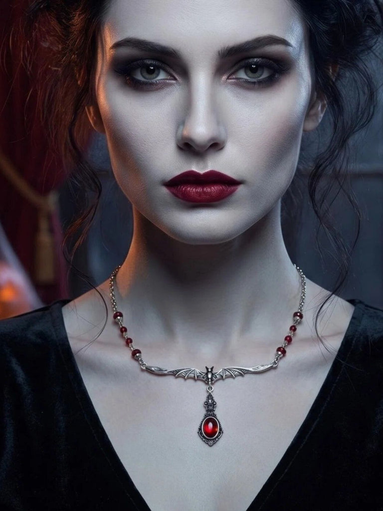 Collana Gotica Rossa con Pipistrello e Ciondolo di Rubino 2