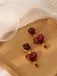 Orecchini in resina a forma di cuore bordeaux