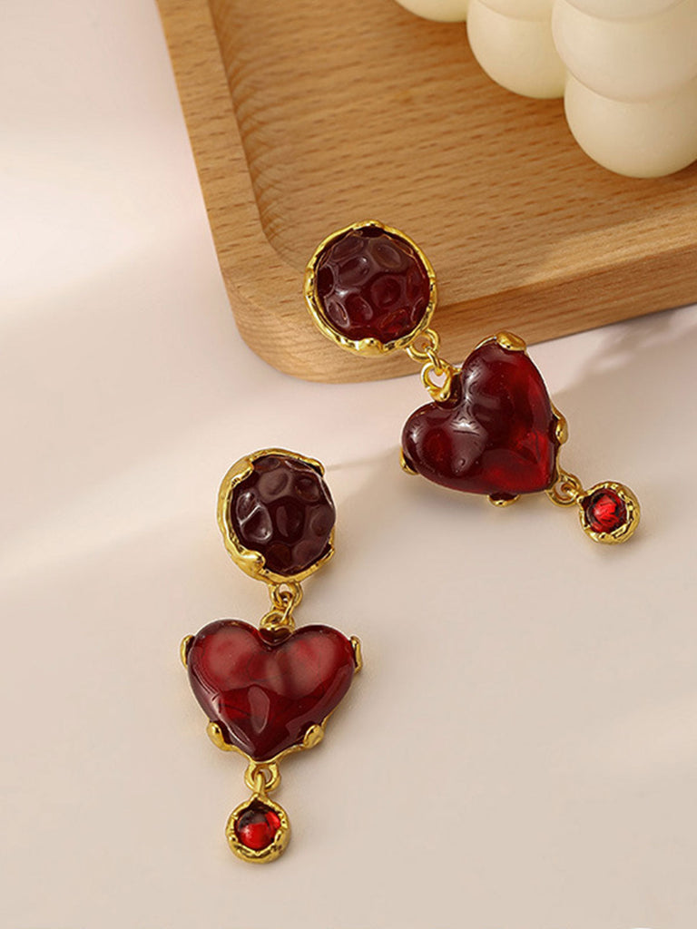Orecchini in resina a forma di cuore bordeaux