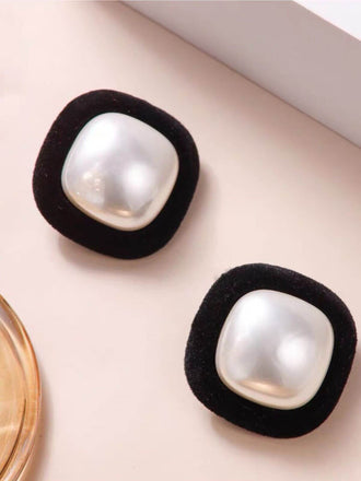 Orecchini vintage con perle quadrate floccate