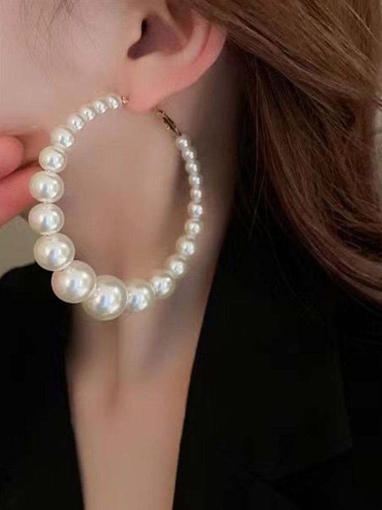 Orecchini vintage a cerchio grande con perle