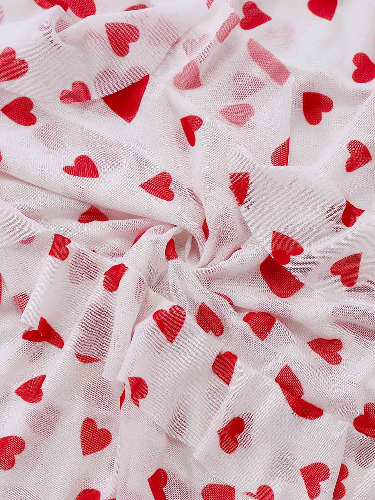 Camicia da notte in rete con volant a forma di cuore rossa anni '60