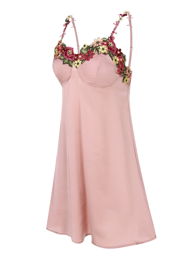 Camicia da notte con bretelle ricamate a fiori rosa anni '50