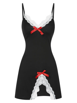 Camicia da notte in pizzo con fiocco e spalline sottili anni '70