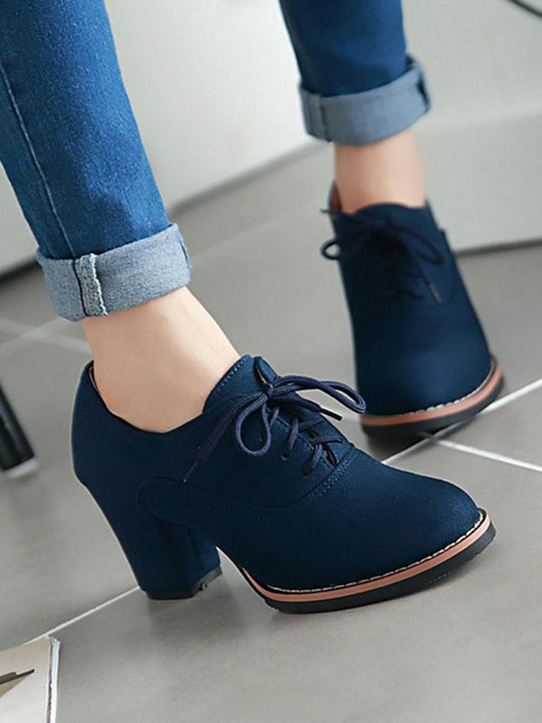 Scarpe retrò con lacci e tacco spesso
