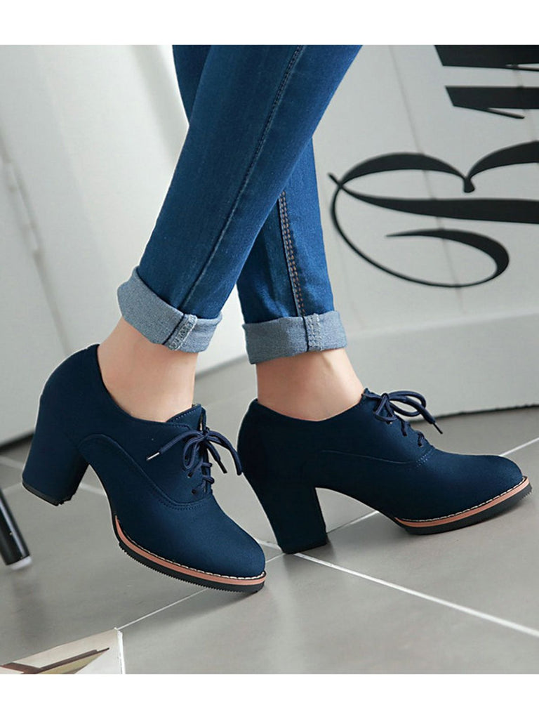 Scarpe retrò con lacci e tacco spesso