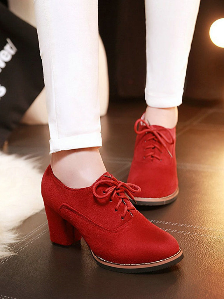 Scarpe retrò con lacci e tacco spesso