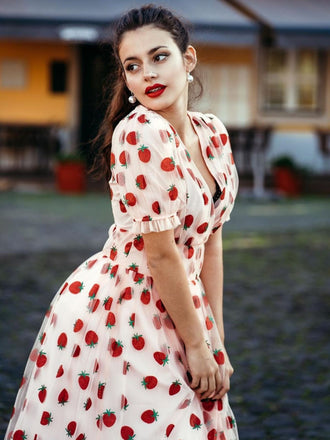 Abito Swing Fragola in pizzo rosa anni '50