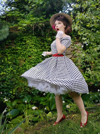 Abito nero a quadri scozzesi anni '50