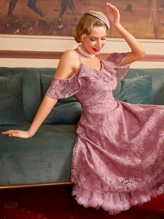 Vestito con volant sulle spalle scoperte in pizzo anni '50