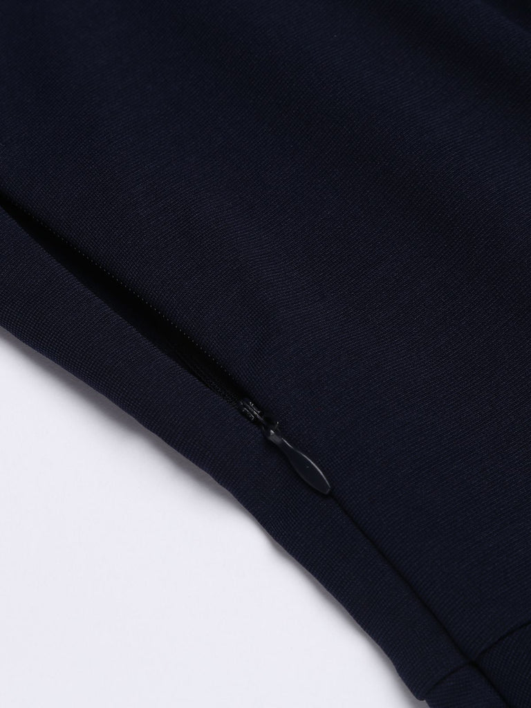Top solido blu navy con scollo quadrato