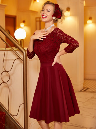 Abito con spalle scoperte in pizzo bordeaux anni '50