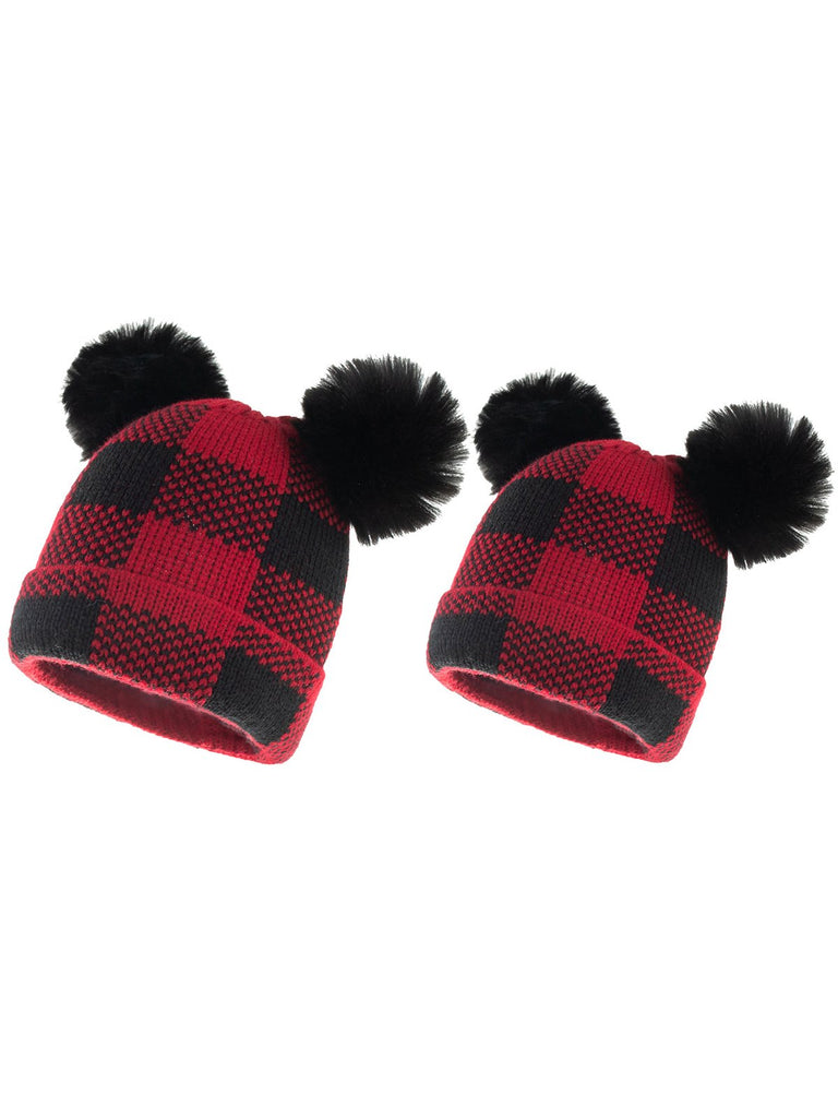 Cappello da genitore lavorato a maglia con palla di pelo scozzese rosso e nero
