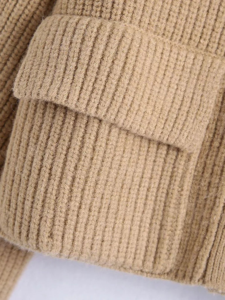 Maglione lavorato a maglia con collo di pelliccia kaki anni '50