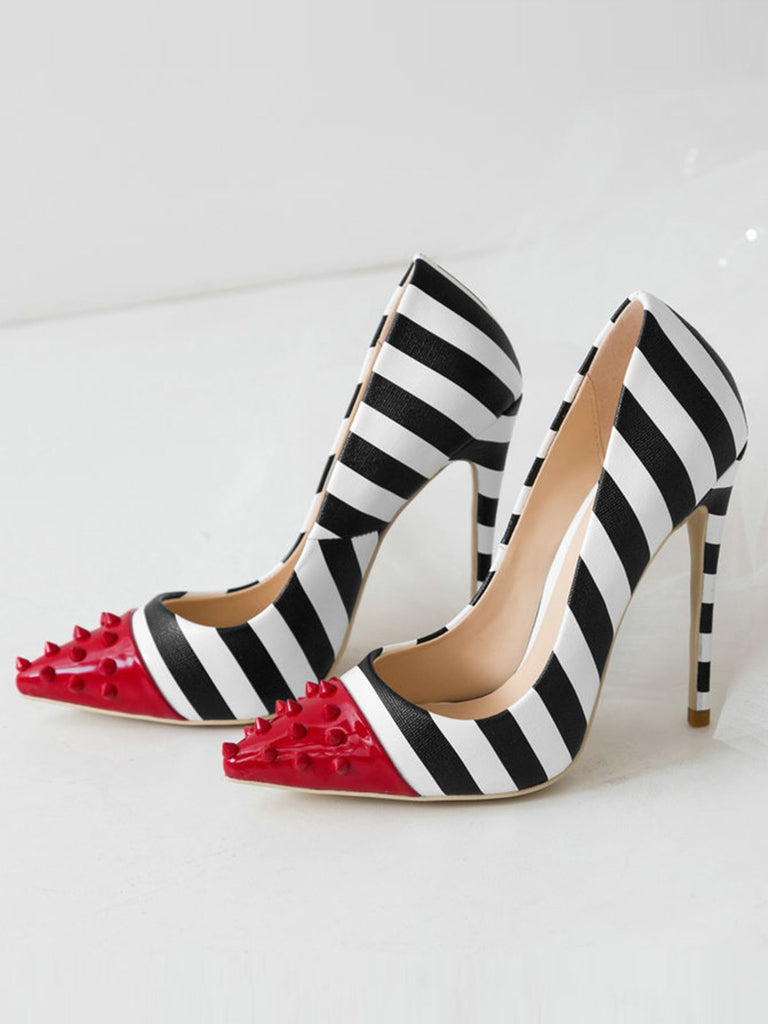 Scarpe a punta con decorazioni a righe retrò