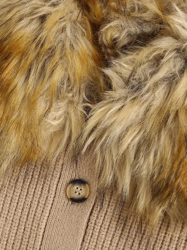 Maglione lavorato a maglia con collo di pelliccia kaki anni '50