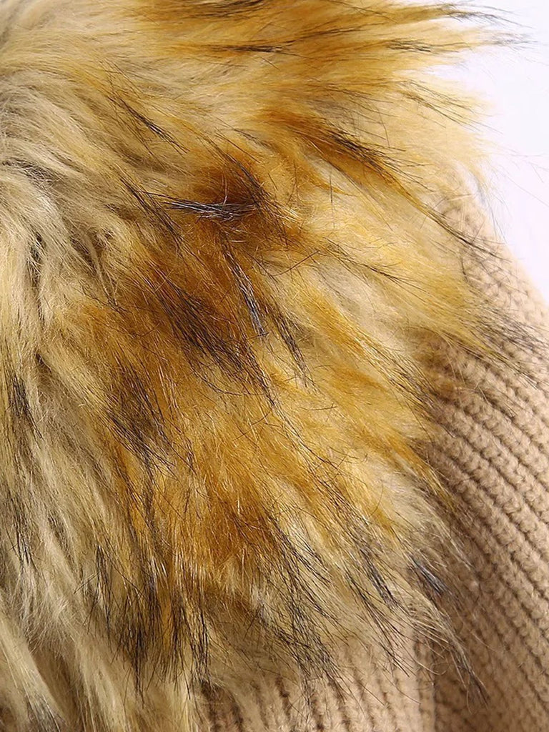 Maglione lavorato a maglia con collo di pelliccia kaki anni '50