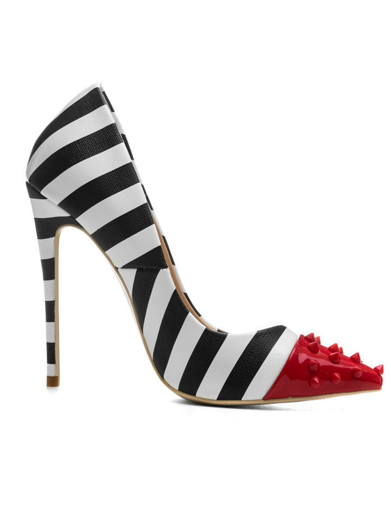 Scarpe a punta con decorazioni a righe retrò
